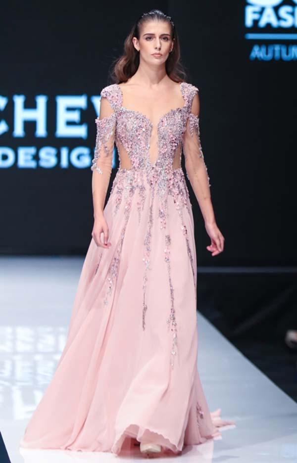 НОСИТЕЛЯТ НА ЗЛАТНА ИГЛА ХРИСТО ЧУЧЕВ ПОКАЗВА  НАЙ-НОВАТА СИ КОЛЕКЦИЯ НА  SFW AW 2018